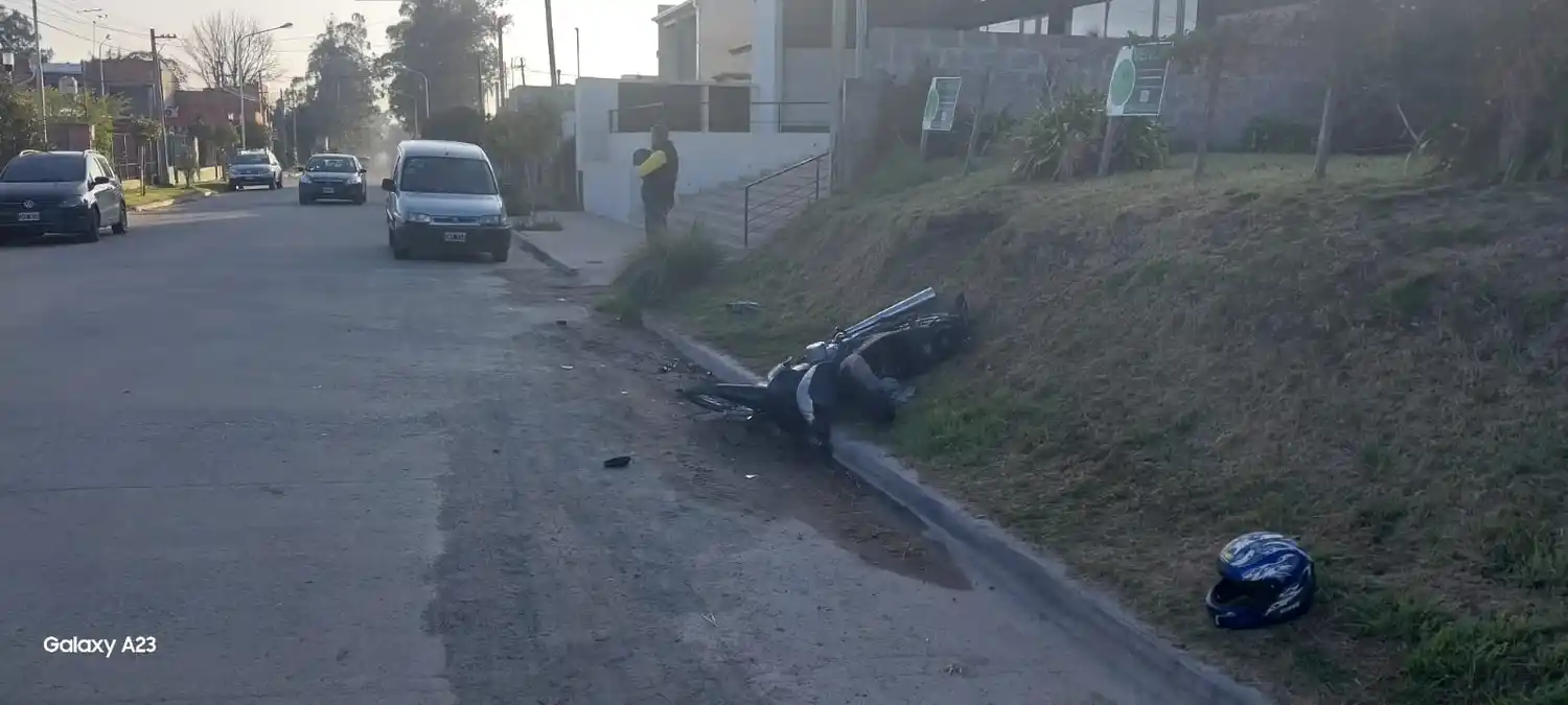 Un motociclista fue hospitalizado tras un choque en Segundo Sombra