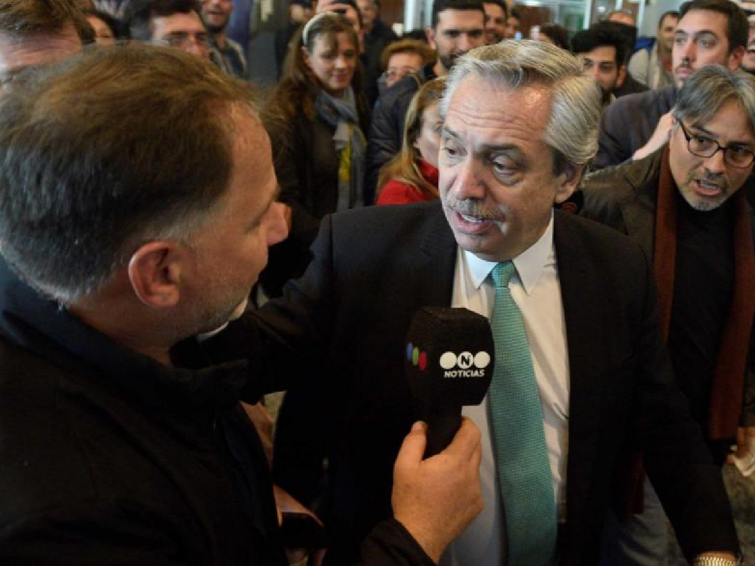 En el mismo día Alberto Fernández se mostró molesto por las preguntas de Ninci, Emanuele y Viale