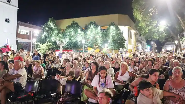 Concordia celebró los 100 años del campanario de la Catedral con coros, arte y espíritu navideño