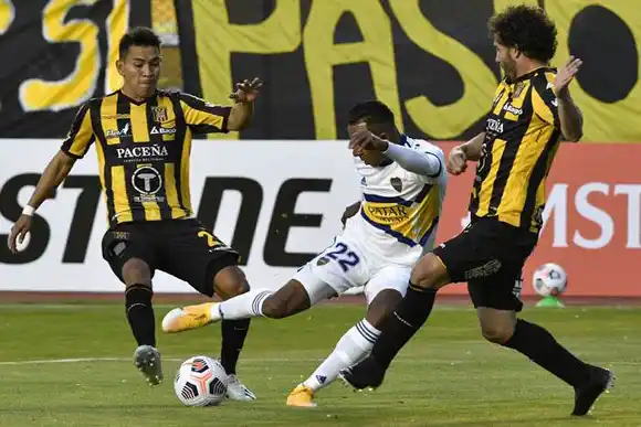 Victorias de Boca, por la Libertadores e Independiente, por la Sudamericana