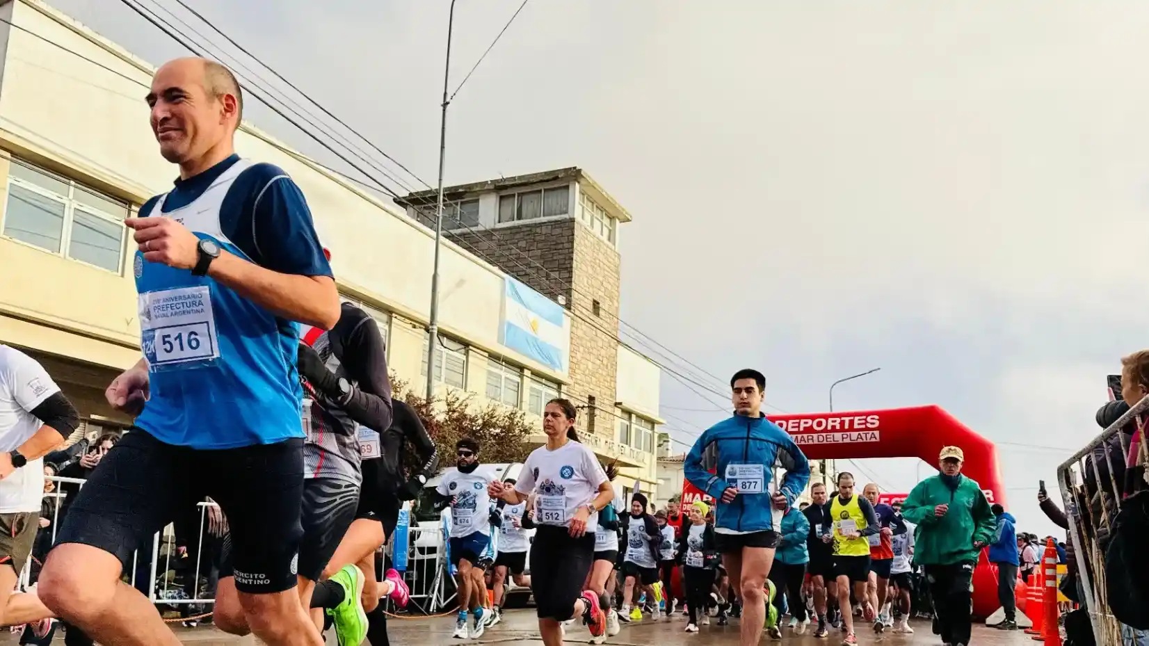 El evento deportivo de la Prefectura Naval reunió deporte y solidaridad familiar.
