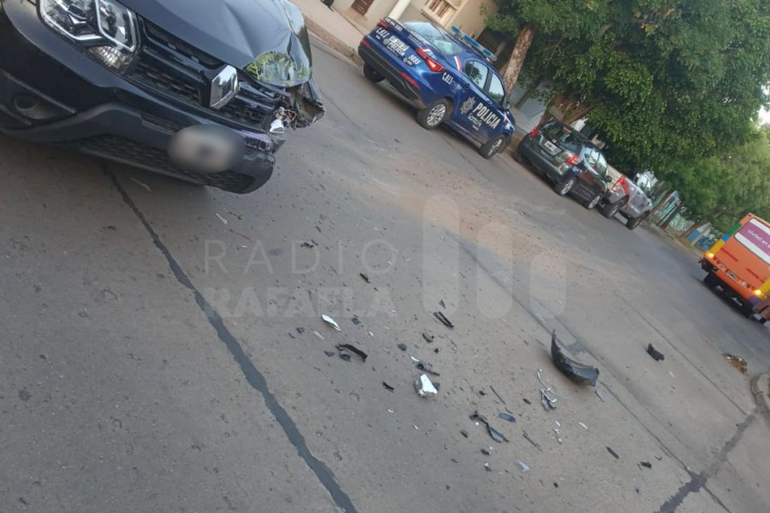 Una camioneta se llevó por delante un colectivo de línea urbana