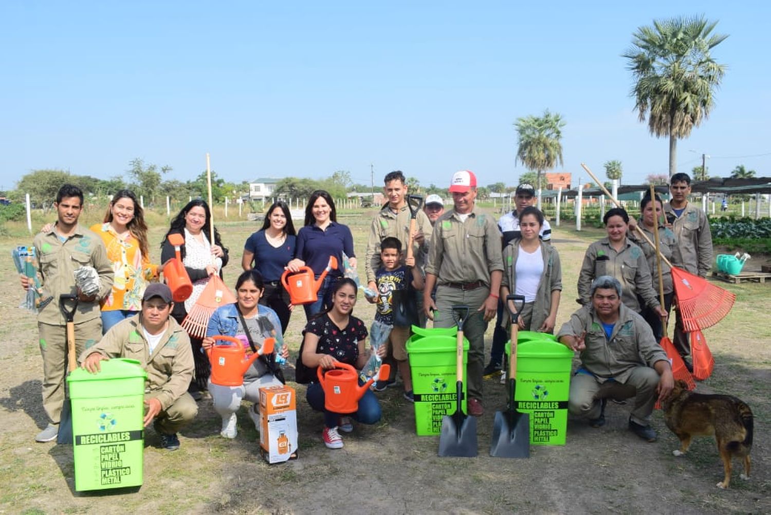 La Coordinación de Acción Social entregó herramientas de trabajo a integrantes de la Huerta Municipal