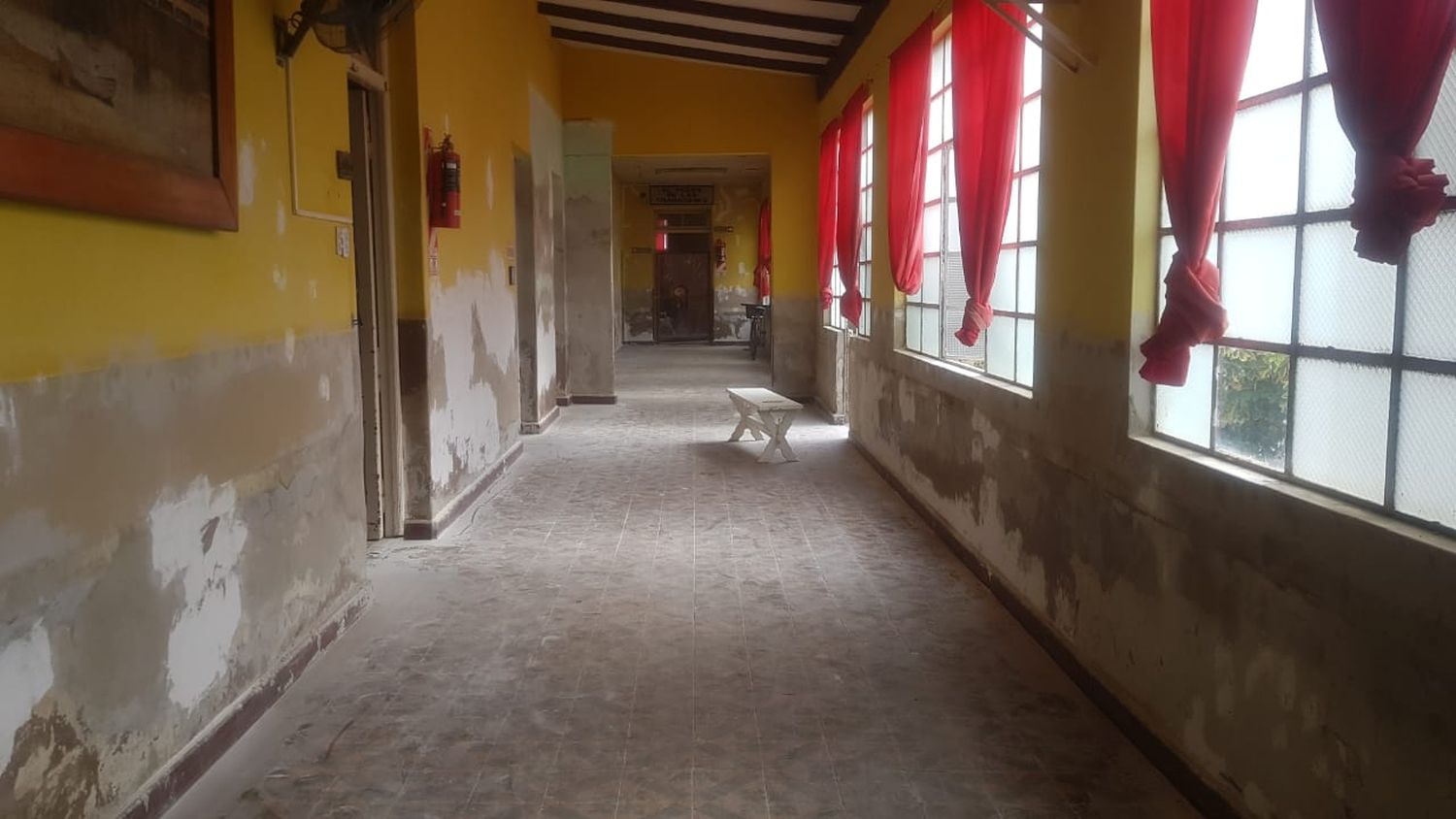 Con donaciones de empresas y mano de obra de la Uocra, refaccionan la Casa de Ancianos