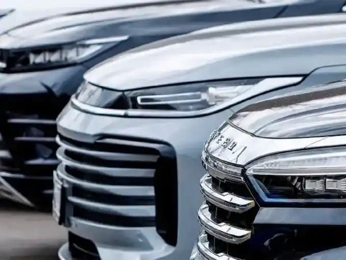 El patentamiento de autos 0km creció en marzo impulsado por los vehículos importados