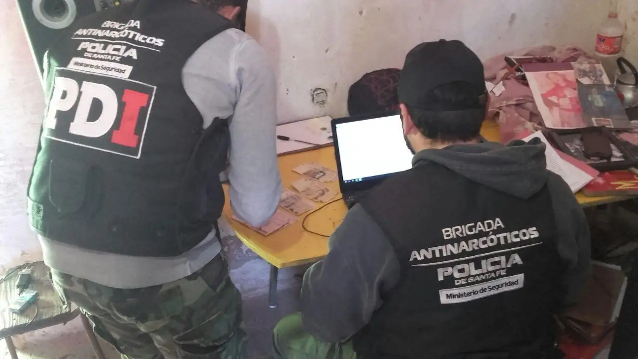 Tres detenidos y secuestro de estupefacientes en Esperanza