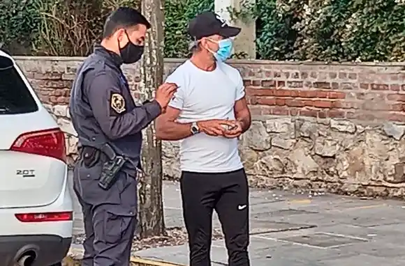 Atropelló en la puerta de la escuela: "Se me tiró encima", dijo el conductor