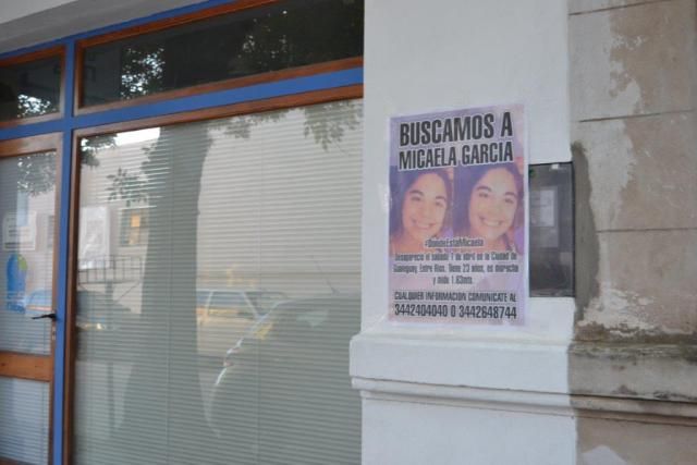 La ciudad empapelada con el rostro de Micaela