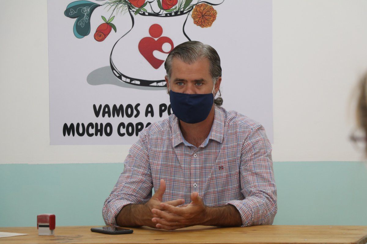 Denunciaron penalmente al intendente Piaggio por no difundir la lista de funcionarios vacunados