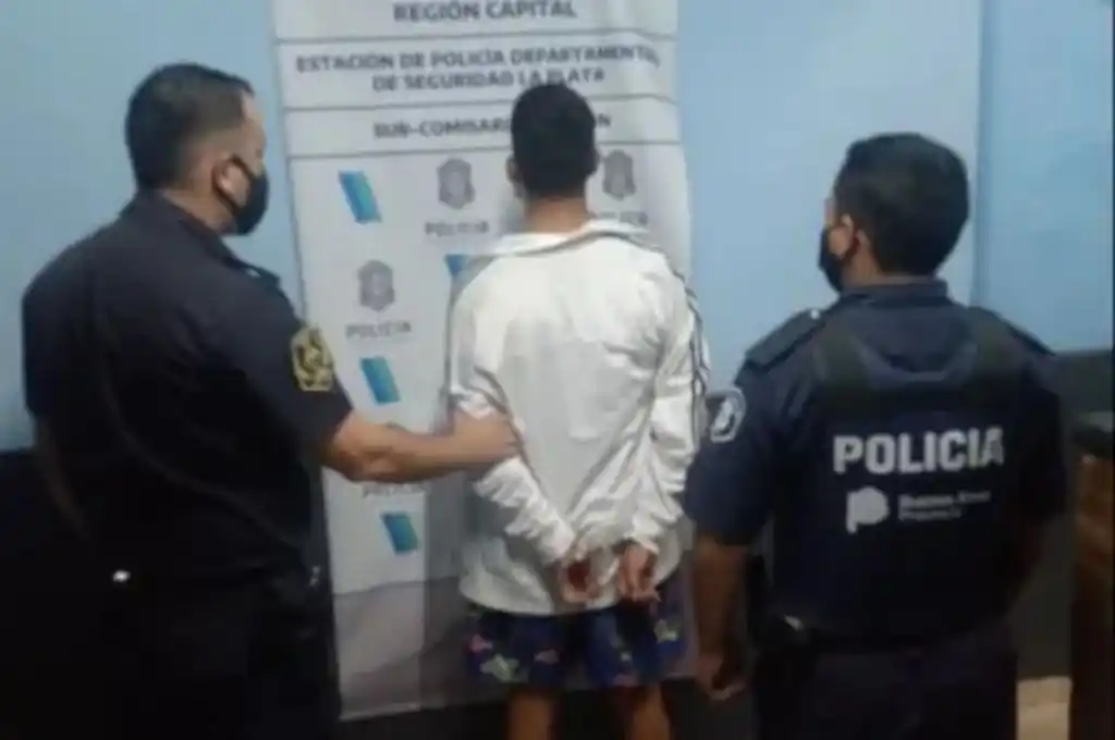 Se le cayó el DNI mientras robaba y terminó detenido