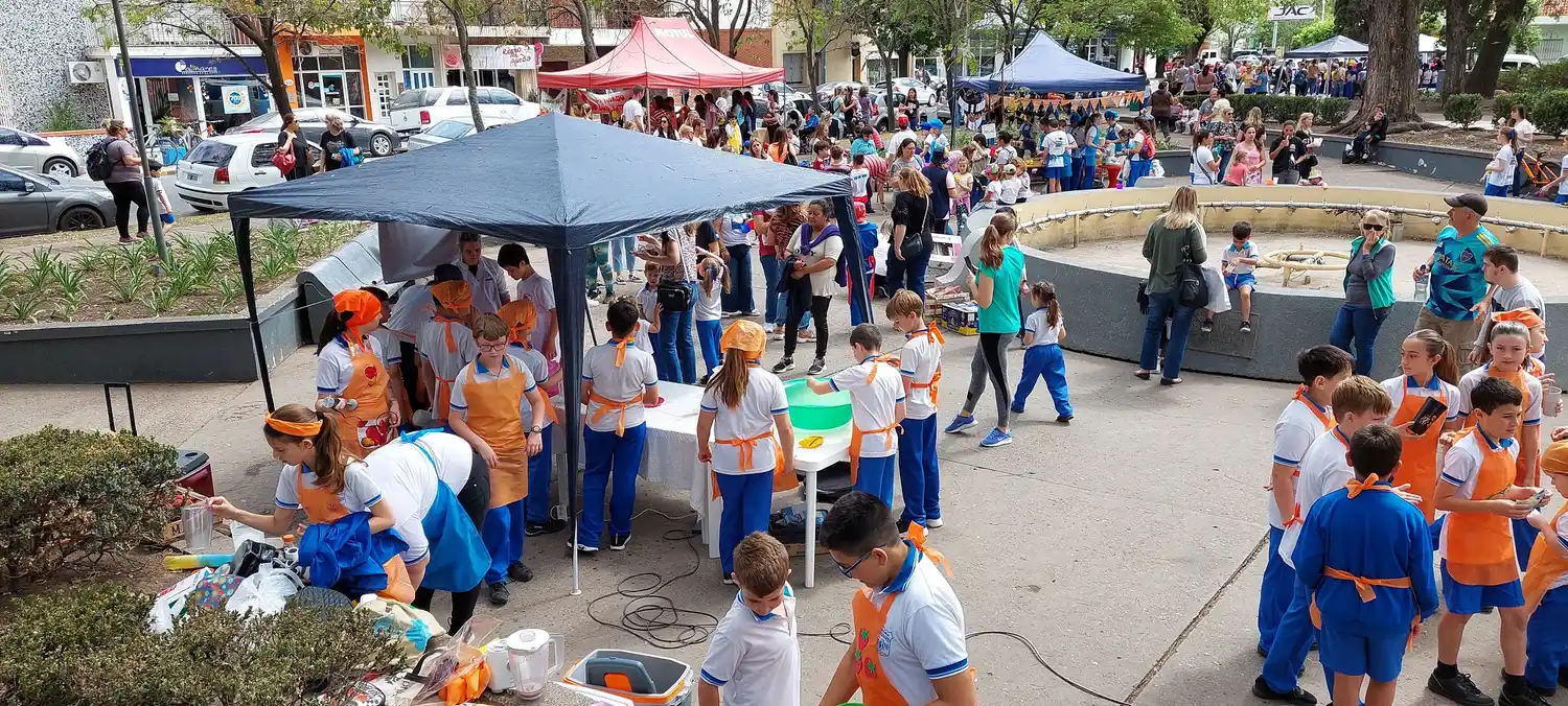 La Escuela Nº 70 organizó una nueva edición de la Fiesta de la Fruta