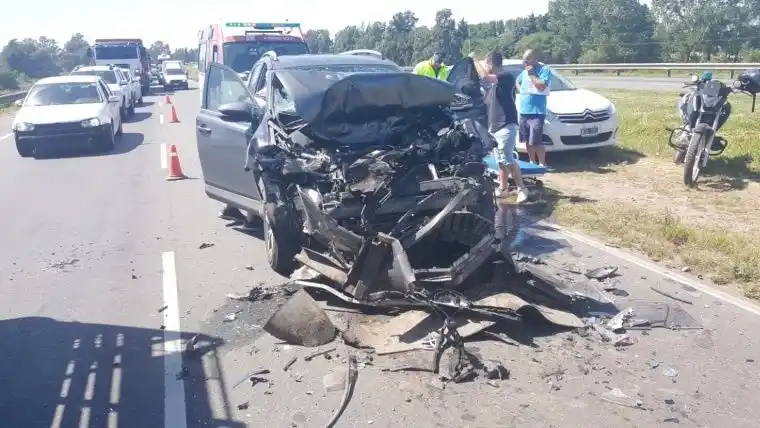 La diputada Vucasovich protagonizó un fuerte choque en la autopista Rosario-Santa Fe