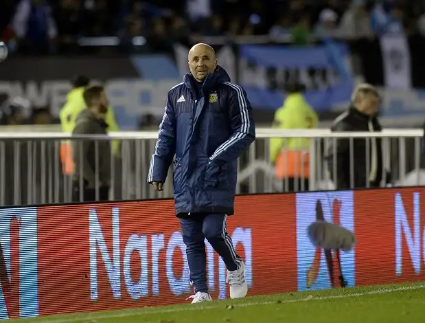 Un importante dirigente de AFA confirmó que Sampaoli quiere jugar en La Bombonera