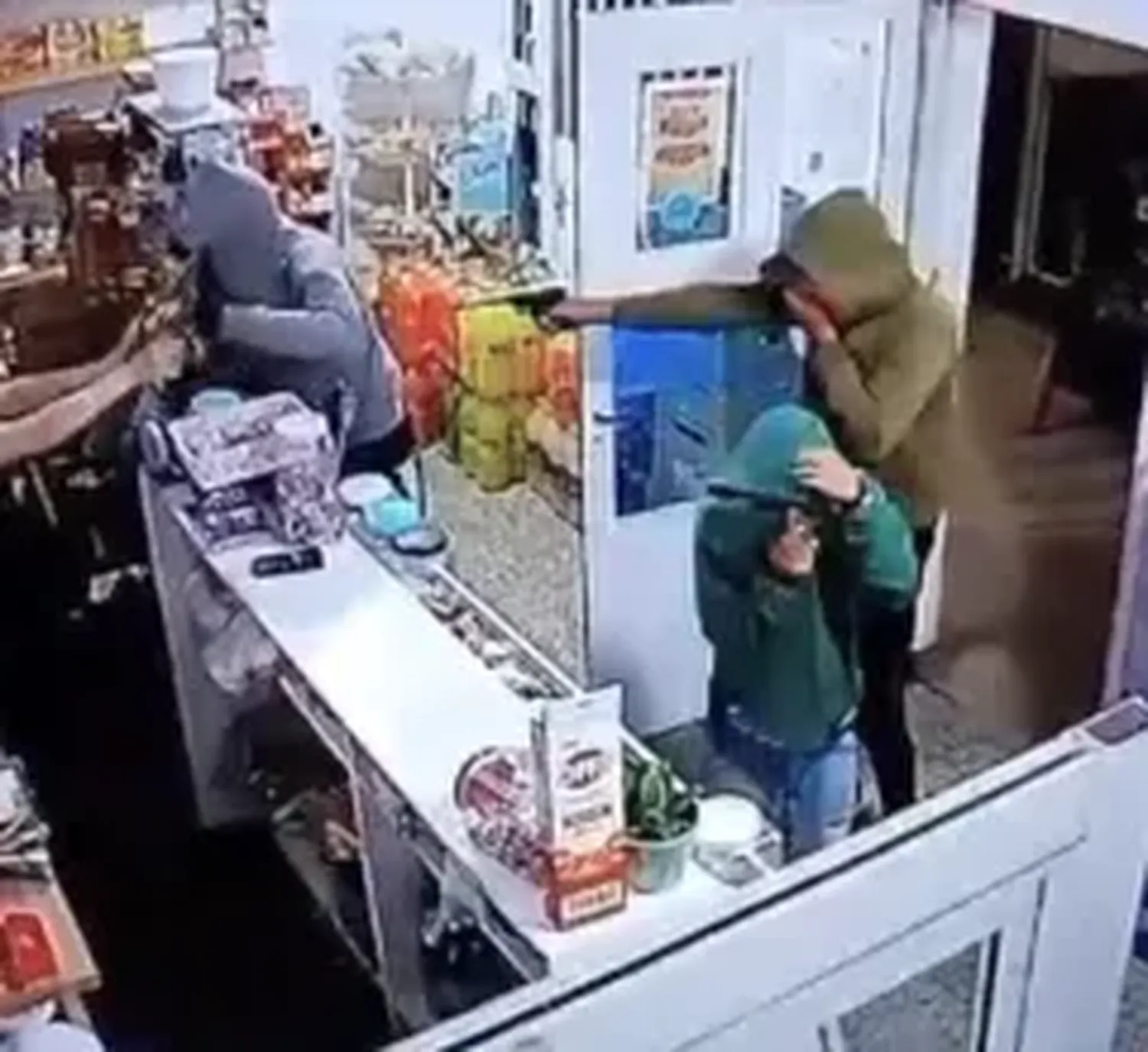 Dos hombres quedaron en prisión preventiva, mientras que un menor quedó ligado a la causa