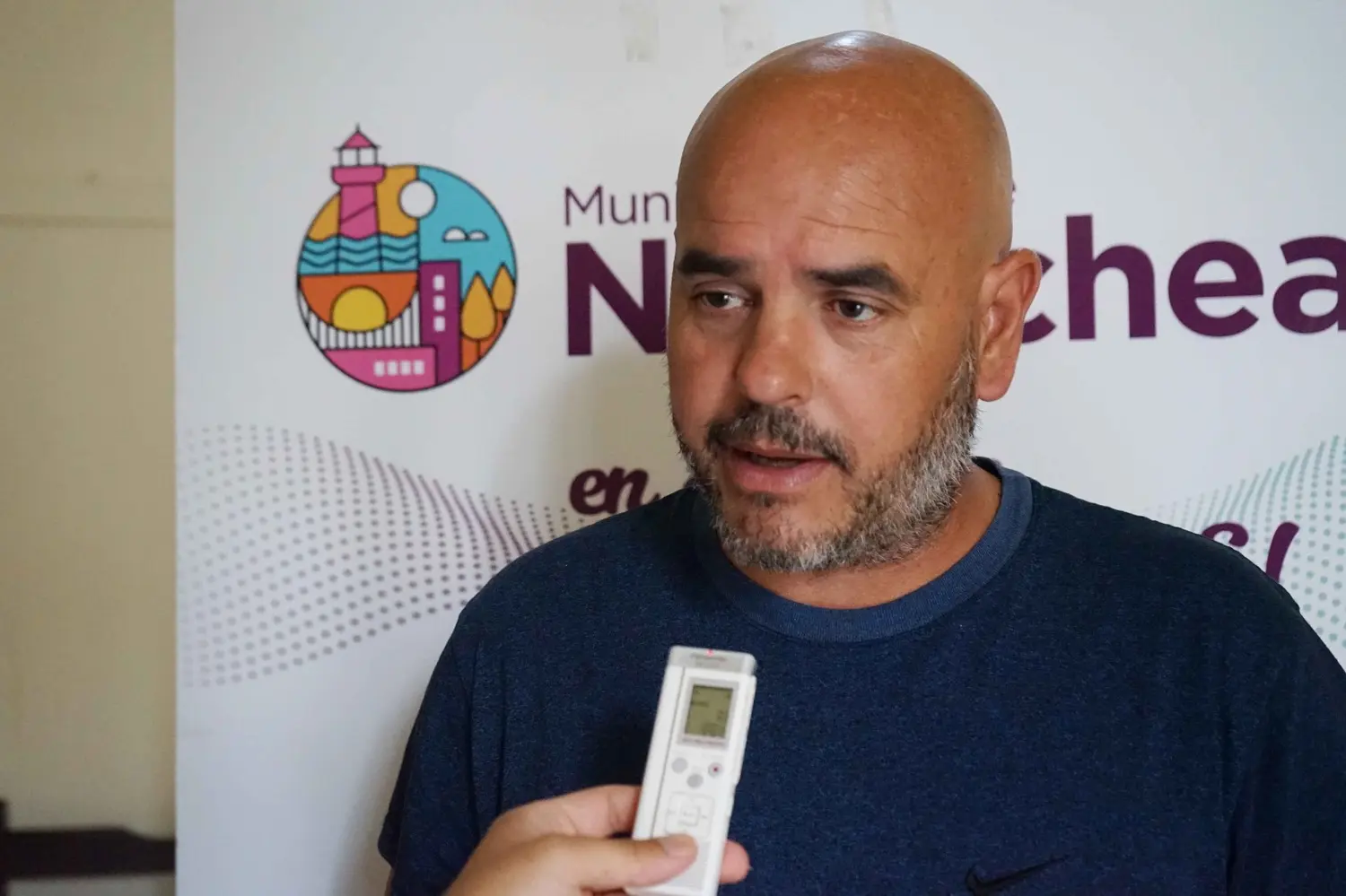 Durante una nota, José García