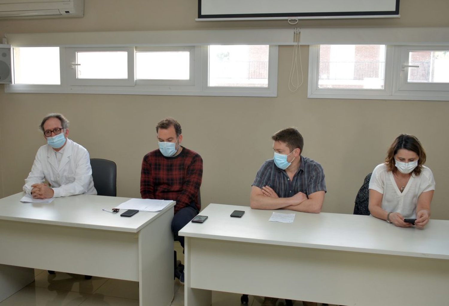 Las autoridades sanitarias remarcaron la necesidad de cuidar a los adultos mayores