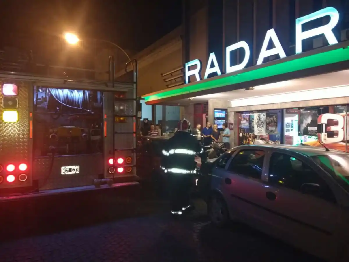 Susto por incendio en plena función en el cine Radar 