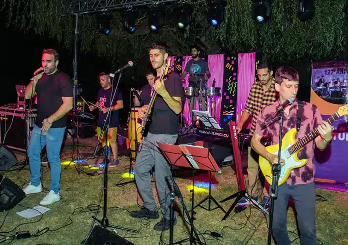 Música y mucho público en el Festival del Lago