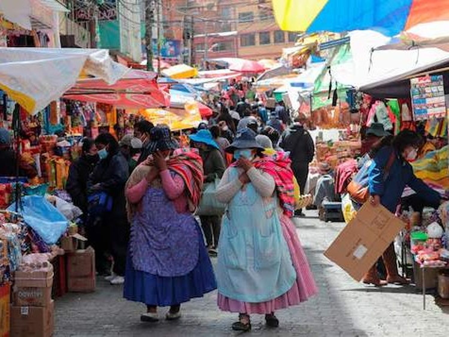 Las ciudades bolivianas reciben la visita de miles de argentinos que buscan precios más convenientes.