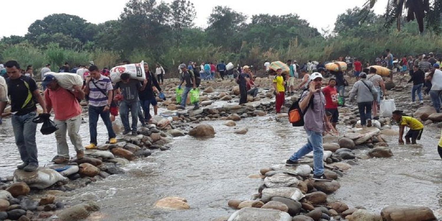 Venezolanos cruzan trochas por carencias en centros de aislamiento