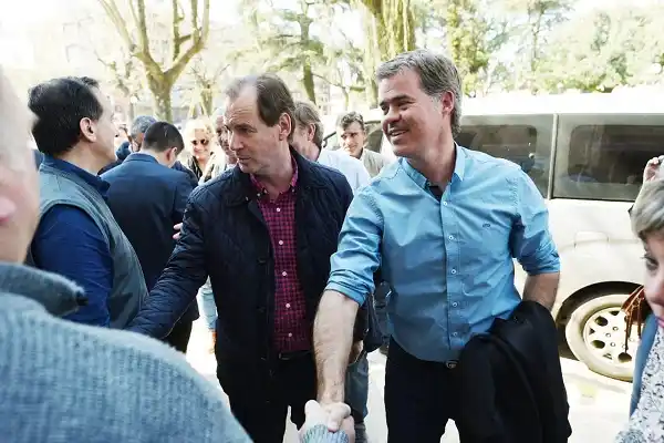 El Gobernador entregó subsidios por más de un millón y medio de pesos