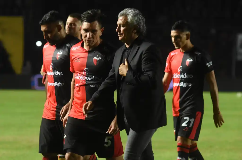 Colón define el equipo para el partido clave contra River con un Monumental colmado