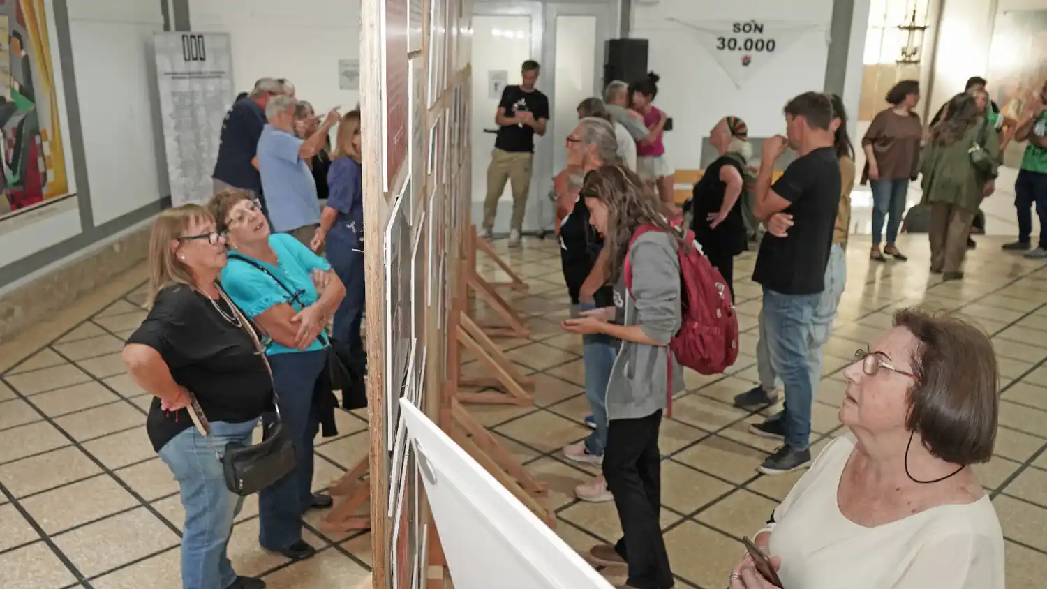 Muestra en el hall de la Municipalidad