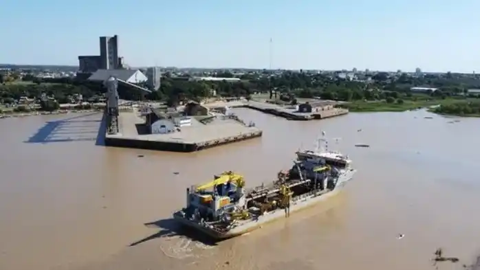 El trabajo de dragado posibilitó mantener la profundidad del muelle principal y el canal de acceso al puerto. (Foto: Consorcio de Gestión Puerto San Pedro).