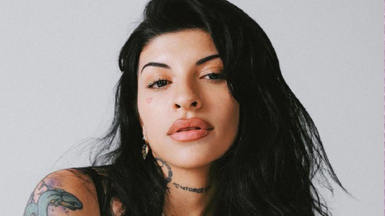 Cazzu, cantante urbana del género trap.