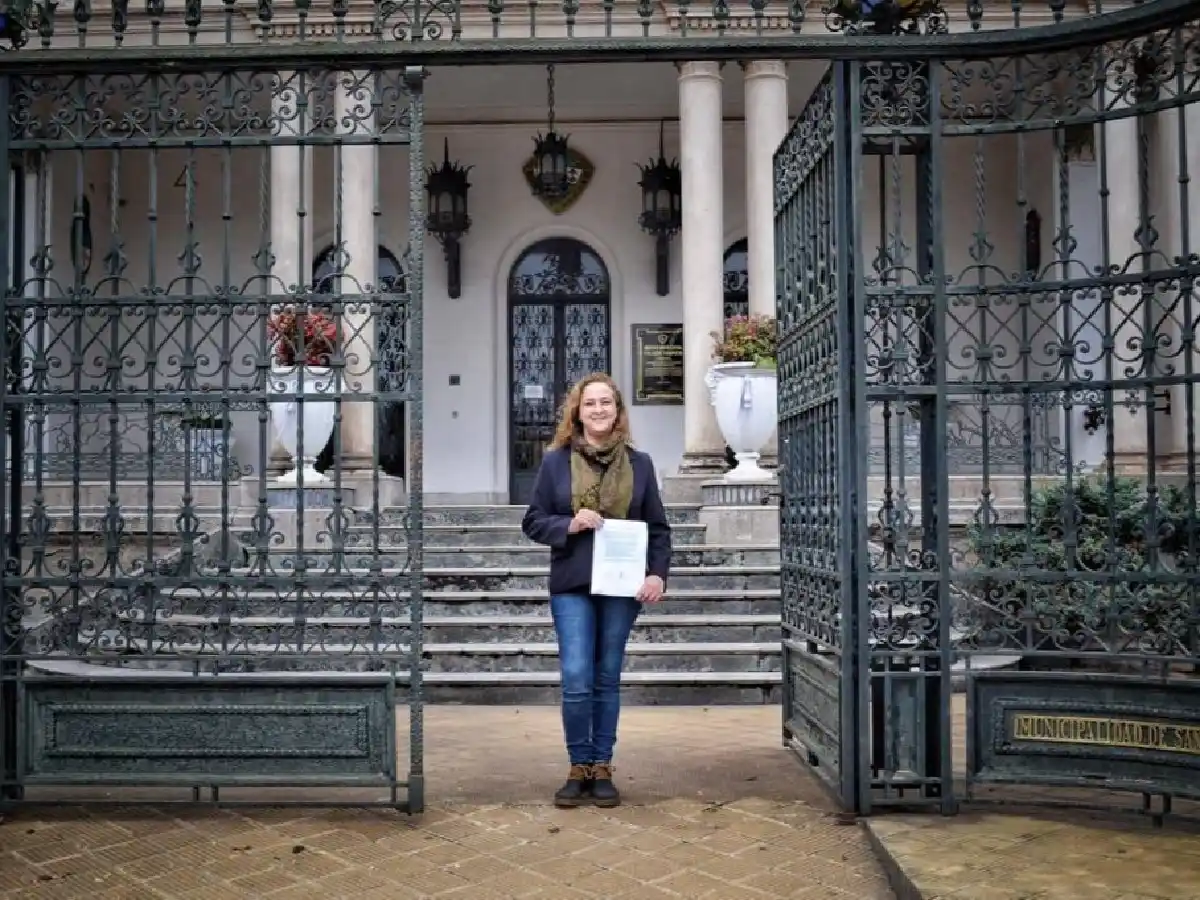 Ratifican proyecto para que intendente y concejales ganen como un maestro 