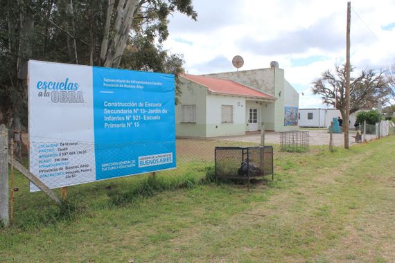 Iparraguirre visitó las obras en la Escuela de De la Canal