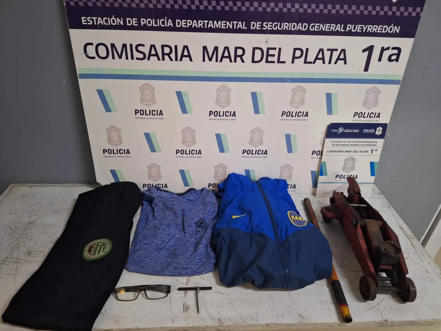 En la vivienda secuestraron una yuga y el criquet de la camioneta sustraída.