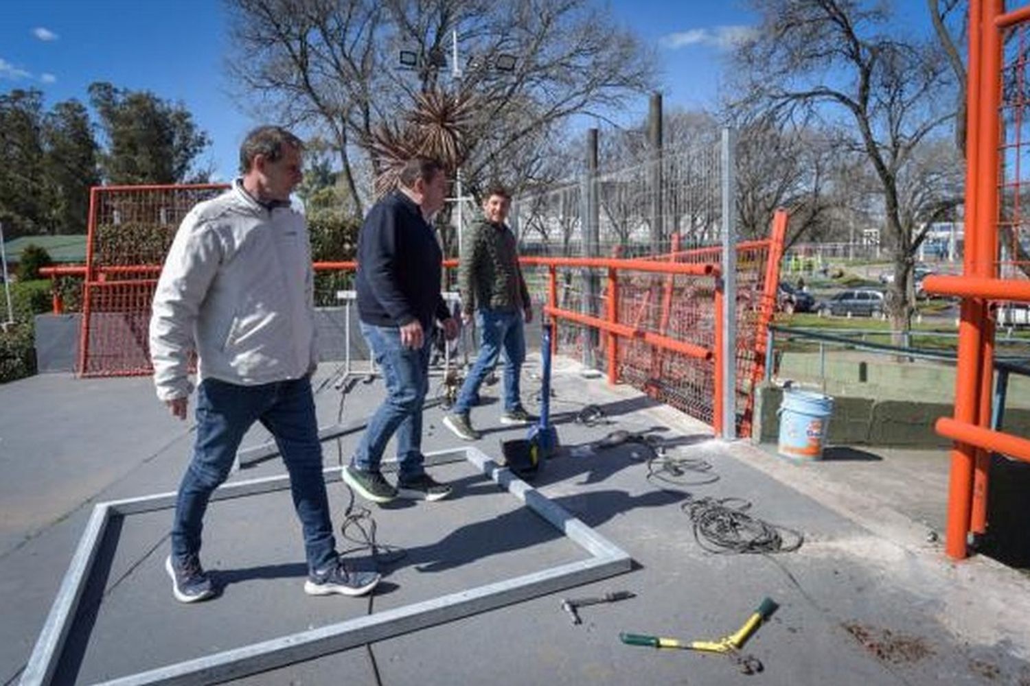 Realizan mejoras en la pista de atletismo del Parque de los Deportes