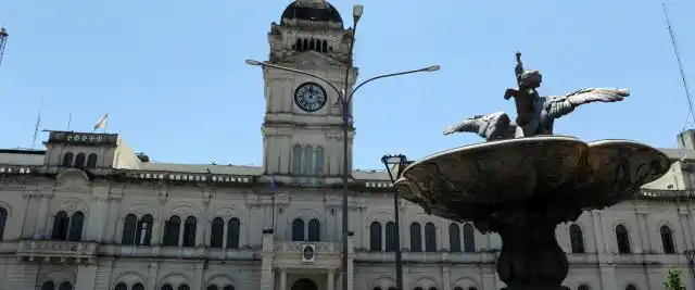 El sábado comienzan a pagarse los sueldos de la administración pública
