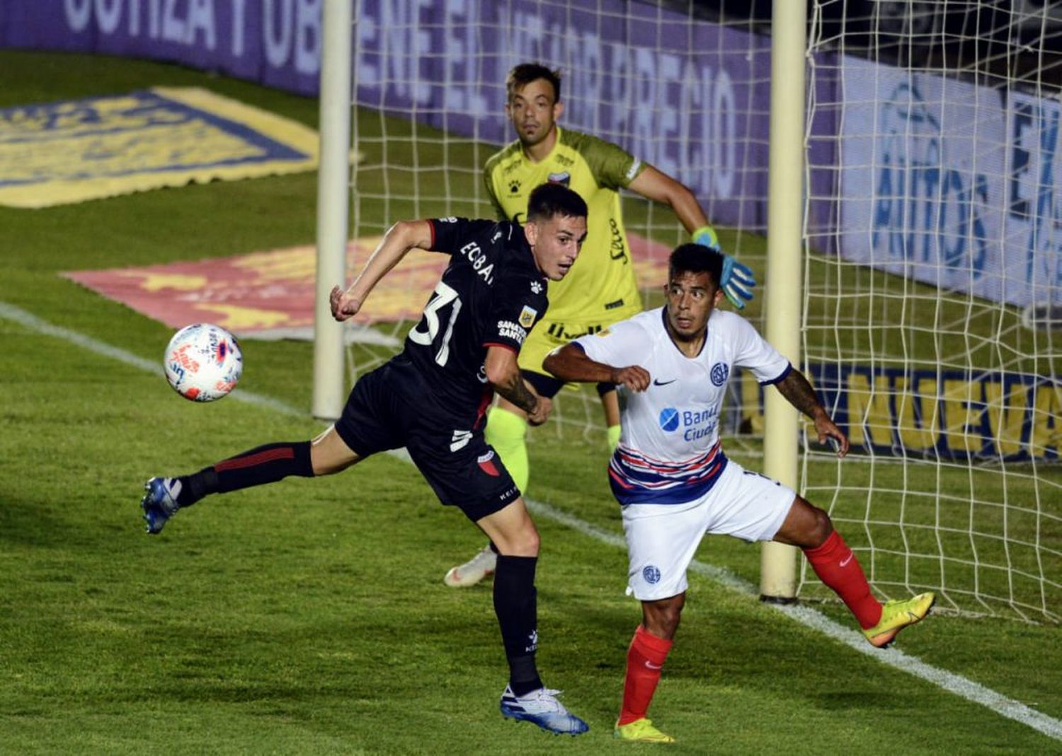 Colón amargó a San Lorenzo y es uno de los líderes de su zona