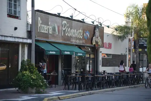 ¿Cuánto hay que pagar para colocar corralitos o mesas en la vereda? 