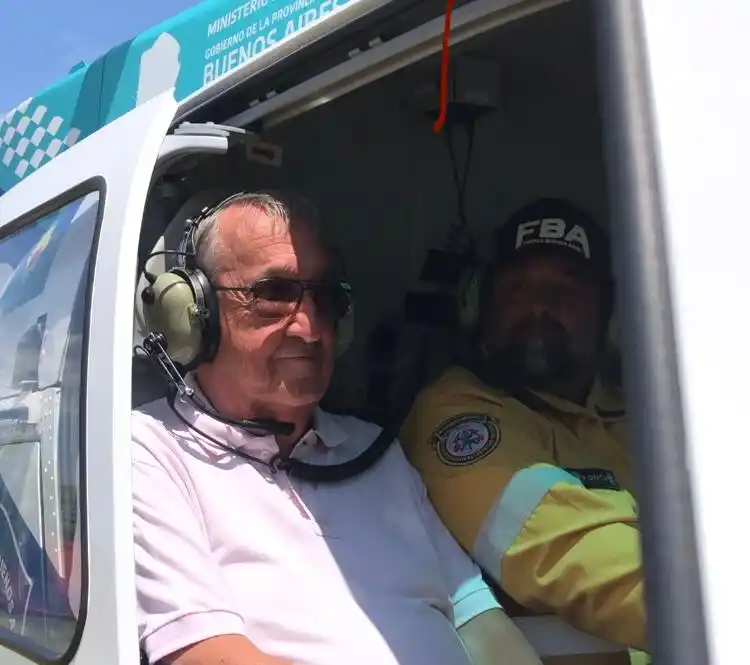 Lunghi, a bordo del helicóptero que lo llevó a visualizar la zona del incendio desde arriba