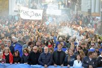 Marcharon en defensa de la Unicen y en reclamo por financiamiento