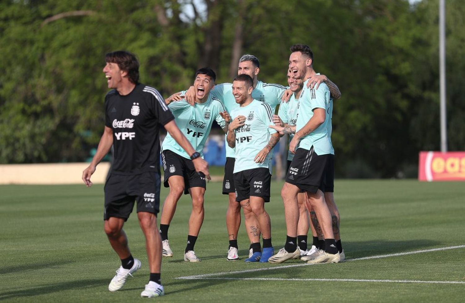 Scaloni tiene varias dudas para recibir a Paraguay