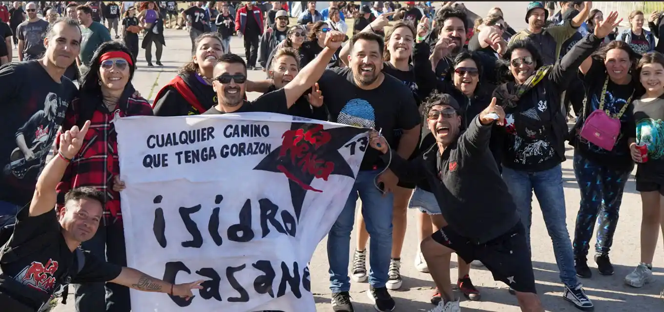 Miles de personas llegaron a la ciudad para ver al grupo, pero no hubo ningún incidente