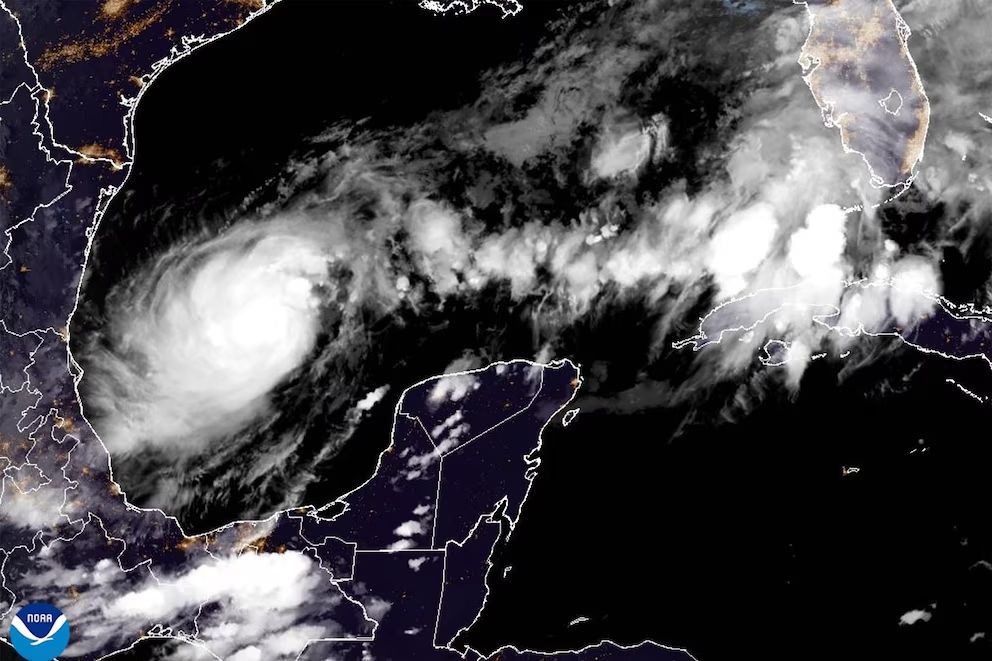 Esta imagen satelital de la Oficina Nacional de Administración Oceánica y Atmosférica de Estados Unidos