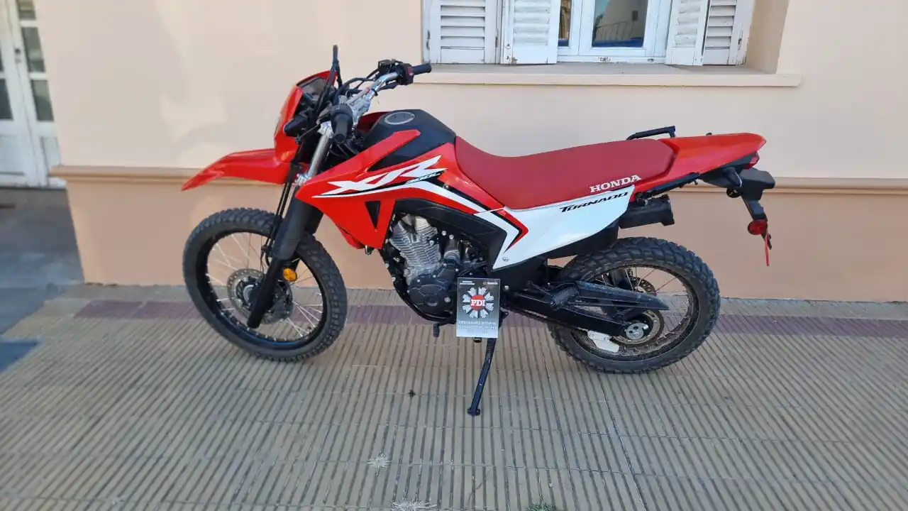 PDI DETUVO A UN HOMBRE EN CERES POR TENTATIVA DE HOMICIDIO allanamiento secuestro, celular - 5