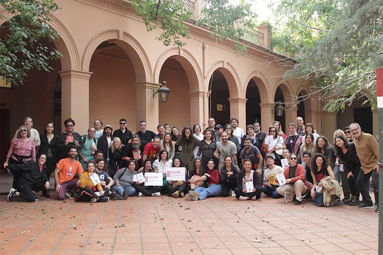 Socorro Barcia recibió el Premio a la Trayectoria por la Región V en el 38° Encuentro Entrerriano de Teatro.