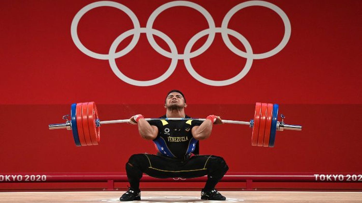 ¡ORGULLO VENEZOLANO! el pesista Keydomar Vallenilla gana la medalla de plata en Tokio 2020