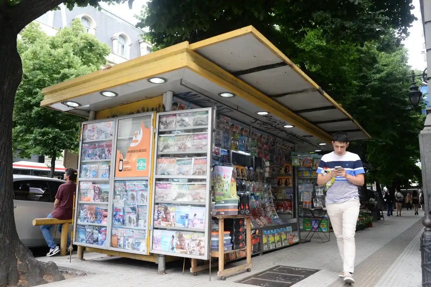 Muchos kioscos dejaron de recibir publicaciones y otros se reconvirtieron en cafeterías.