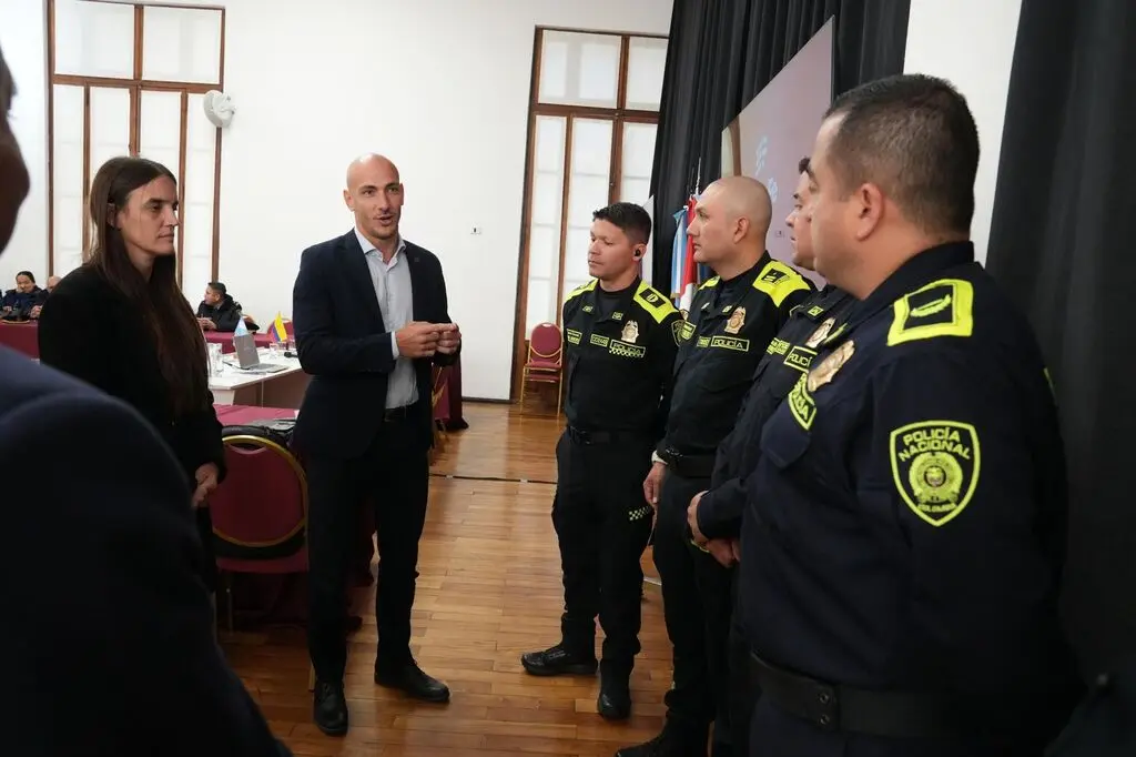 Capacitan a Fuerzas de Seguridad