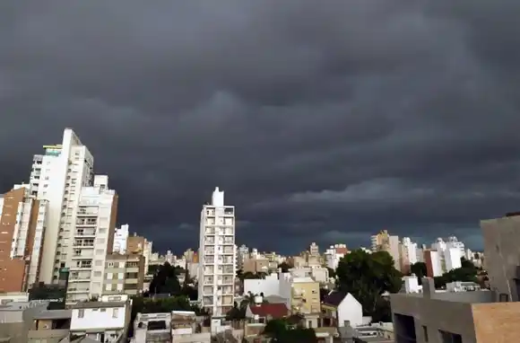Alerta a corto plazo para Rosario por fuertes tormentas con caída de granizo