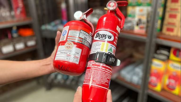 La polémica por los controles de matafuegos en las rutas genera un aumento en las consultas y la demanda de recarga.