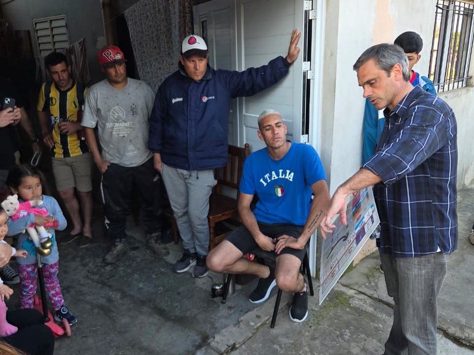La militancia del PJ recorre barrios de la ciudad informando y capacitando sobre la boleta única papel