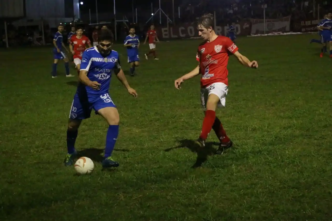 Deportivo Urdinarrain se quedó con la primera final ante Central Larroque